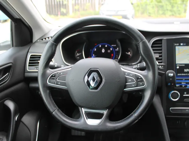 Renault Mégane Estate 1.3 TCe 160 PK Bose | Trekhaak | Bose geluid | Camera achter | Wit metallic |