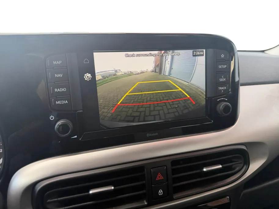 Hyundai i10 1.0 Premium | Navigatie| Parkeer sensoren| Camera| Cruise Controle| Metallic lak| Dealer onderhouden| Climate Controle