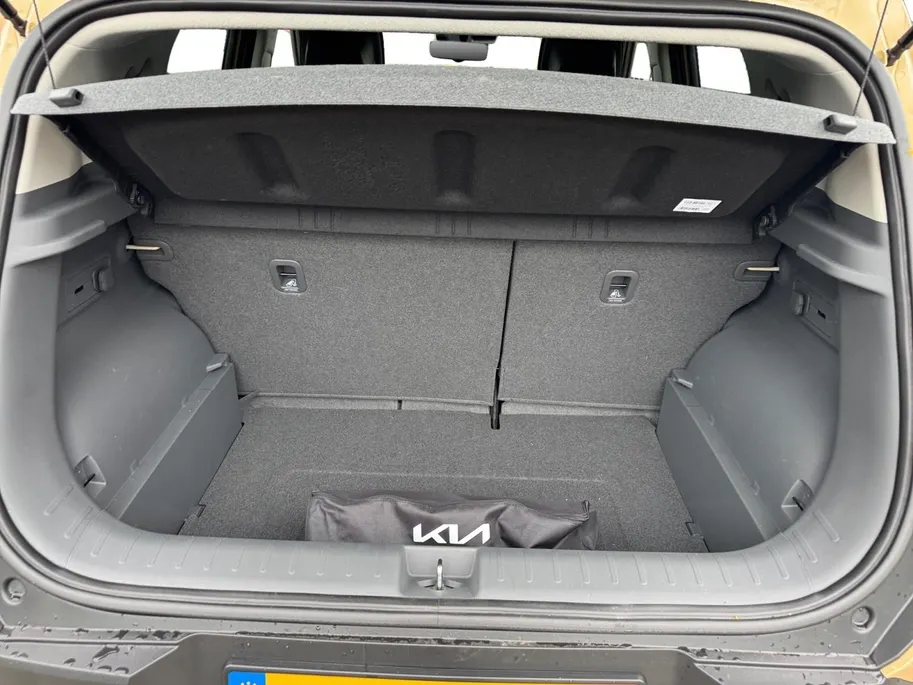 Kia EV2 Plus 42.2 kWh | Navigatie | Climate control | Adaptive cruise control | Stoel + Stuurverwarming | Parkeersensoren voor en achter + parkeercamera achter