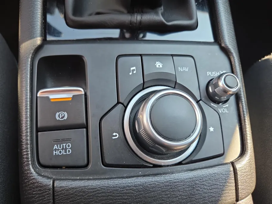 Mazda CX-3 2.0 SkyActiv-G 121 Sportive | Trekhaak | Achteruitrijcamera + Dashcam voor en achter | Navigatie | stoelverwarming | Cruise Control | Carplay | LM Velgen | 12 Maanden BOVAG Garantie |