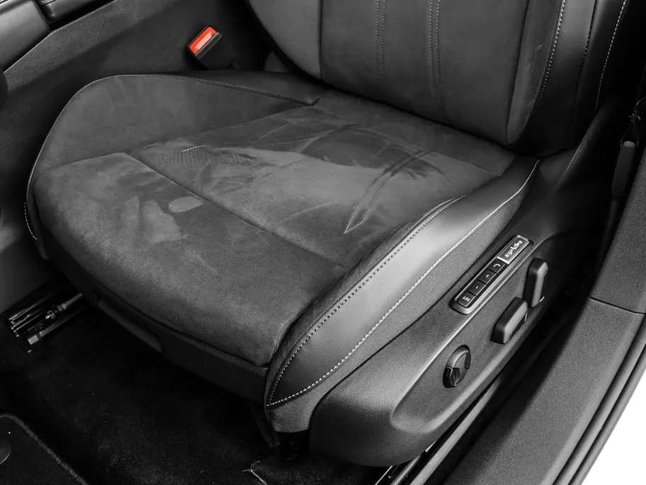 Volkswagen ID.7 Pro Business 286pk 77 kWh · SOH 97,2% · 360 Camera · Head-Up · Alarm · Elek. Trekhaak · Keyless · Elek. Voorstoelen · 20'' Inch · Gratis onderhoud & APK t/m 30-01-2030 · EXTRA INRUILKORTING ·
