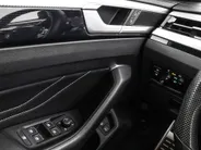 Volkswagen Arteon Shooting Brake 1.4 TSI 218pk DSG eHybrid R-Line Business · Panoramadak · Camera · Wegklapbare Trekhaak · Stoelverwarming voor + achter · Keyless · 19'' Inch ·