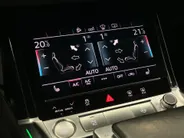 Audi e-tron 55 300KW/408pk Quattro S edition 95 kWh Panoramadak · 360 Camera · B&O Audio · Leder · Stoelverwarming · Luchtvering · 21'' Inch ·