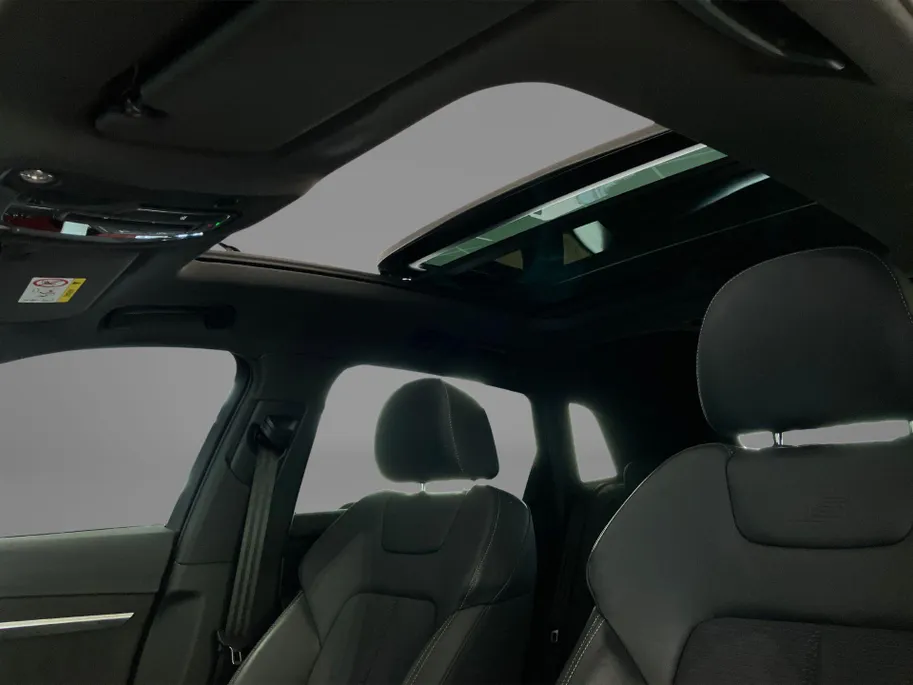 Audi e-tron 55 quattro S Line 300kW/408PK 95 kWh · Panoramadak · Camera + Parkeersensoren · Drive select