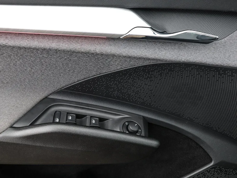 Škoda Enyaq iV 50 150pk · SOH 94,4% · Apple/Android Car Play · Camera · Navigatie · Cruise Control · 19'' Inch ·