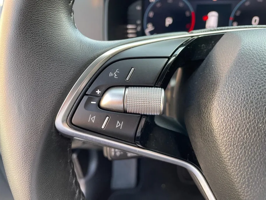 Škoda Karoq 1.5 TSI ACT Business Edition | Lichtmetalen velgen| Parkeer sensoren| Automaat| Camera| Cruise Control| Zeer ruime auto in super nette staat