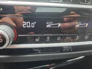 BMW 5 Serie Touring 530e xDrive M SPORT | Pano | Harman Kardon | 360 Camera | Head up | Elektrisch Wegklapbare Trekhaak | Voorstoelen verwarmd | Navigatie | Apple Carplay/Android Auto | Leer