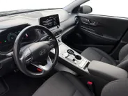 Hyundai Kona EV Fashion 64 kWh | Zeer nette auto | 97,6 % SOH | Navigatie | Head-up display | Achteruitrijcamera | Hoge zit |
