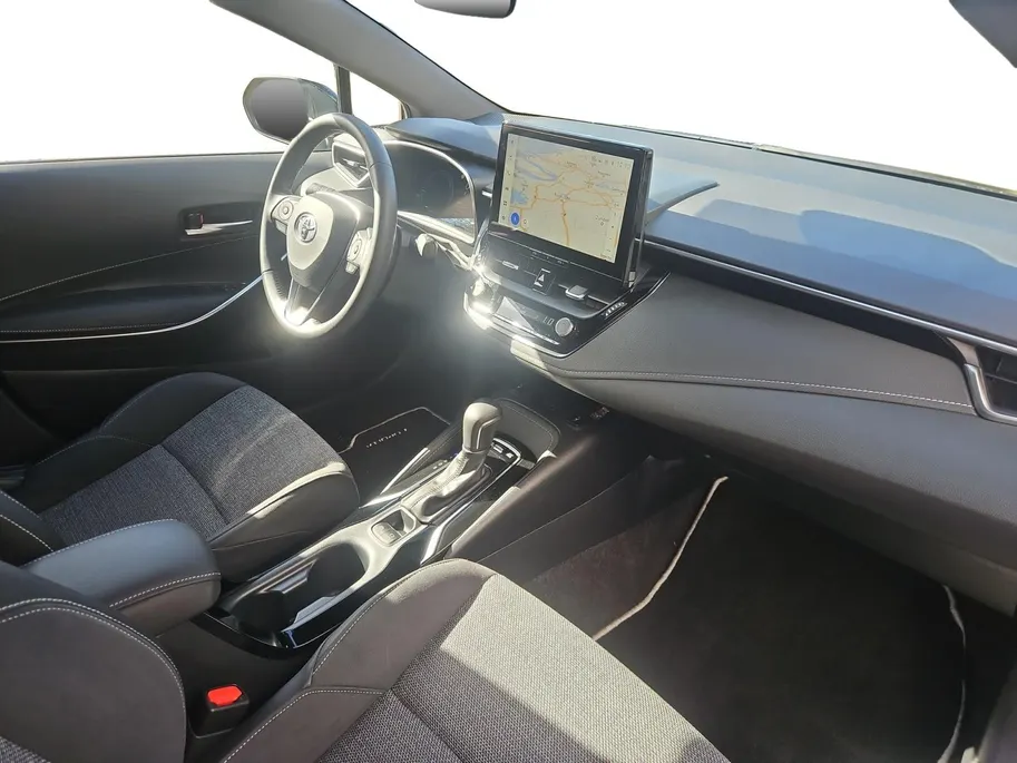 Toyota Corolla Touring Sports Hybrid 140 Dynamic | Carplay | Parkeer Camera | Navigatie | Stoelverwarming | Parkeer sensoren |