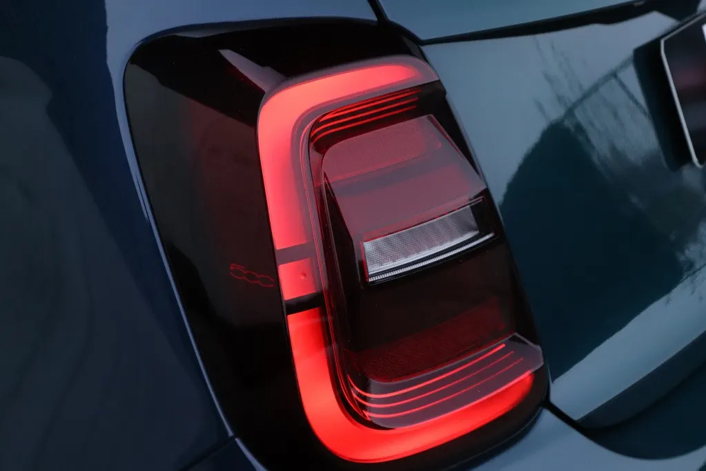 Fiat 500C La Prima by Bocelli 42 kWh | JBL | Winter | Camera | 17′