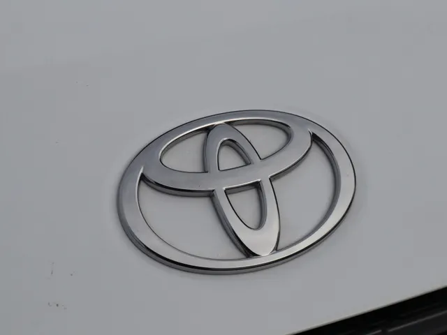 Toyota Aygo X Hybrid 115 play | LM Velgen | Stoelverwarming