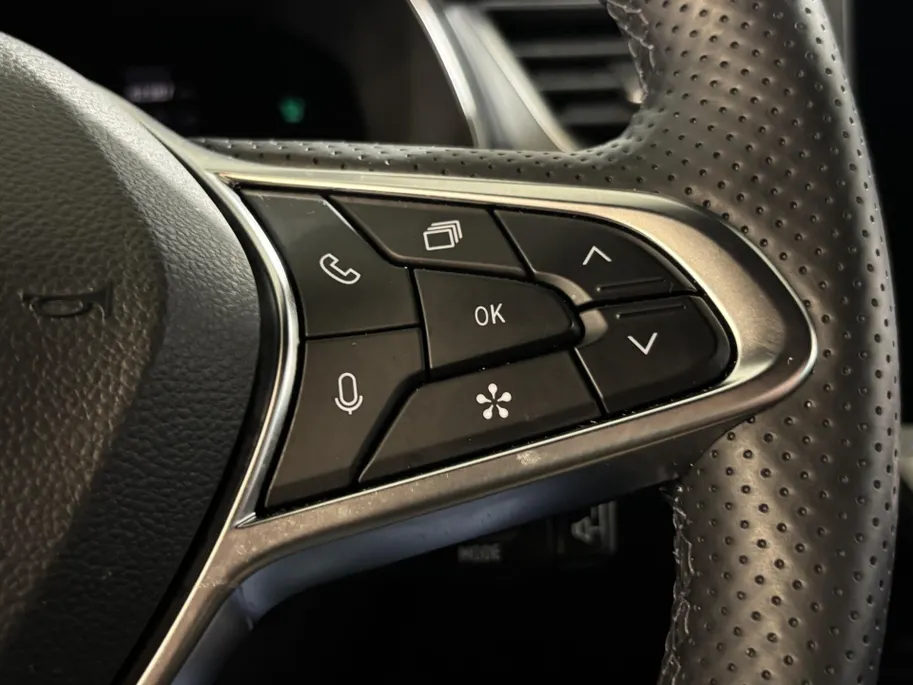 Renault Captur 90PK TCe Techno | Pack Winter | Navi | Climate Control | Camera | Parkeersensoren | Apple CarPlay/Android Auto | Lichtmetalen Velgen | Full LED | Armsteun | Digital Cockpit |