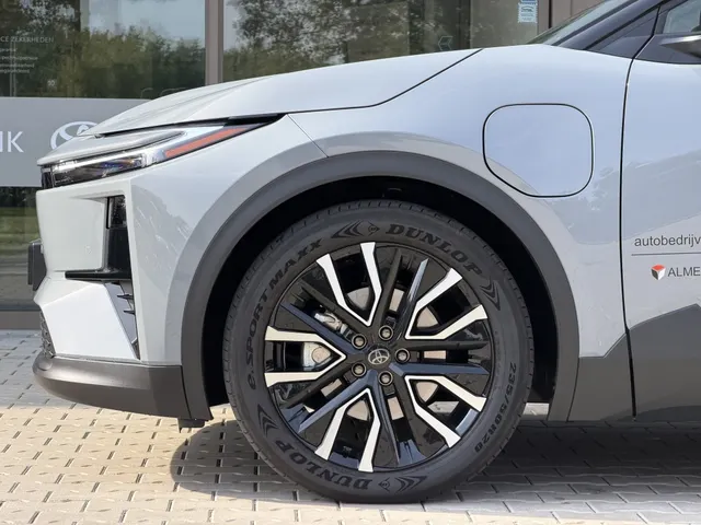 Toyota C-HR+ First Edition 77 kWh | Bi-Tone | 20'| Stoel&Stuurverw | Camera