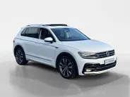 Volkswagen Tiguan 2.0 TSi DSG-aut. 4Motion Highline R-Line NL Auto | 11-2017 | Pano dak | Trekhaak | 20' | Stoelverwarming | Etc.