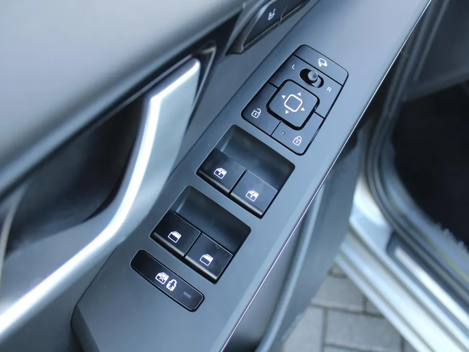 Kia Niro 1.6 GDi Hybrid ExecutiveLine | Stuur-/stoelverwarming + ventilatie | Leer | Schuifdak | 18' LM | Camera | Cruise adapt. | HUD | Elek. stoelverstelling |