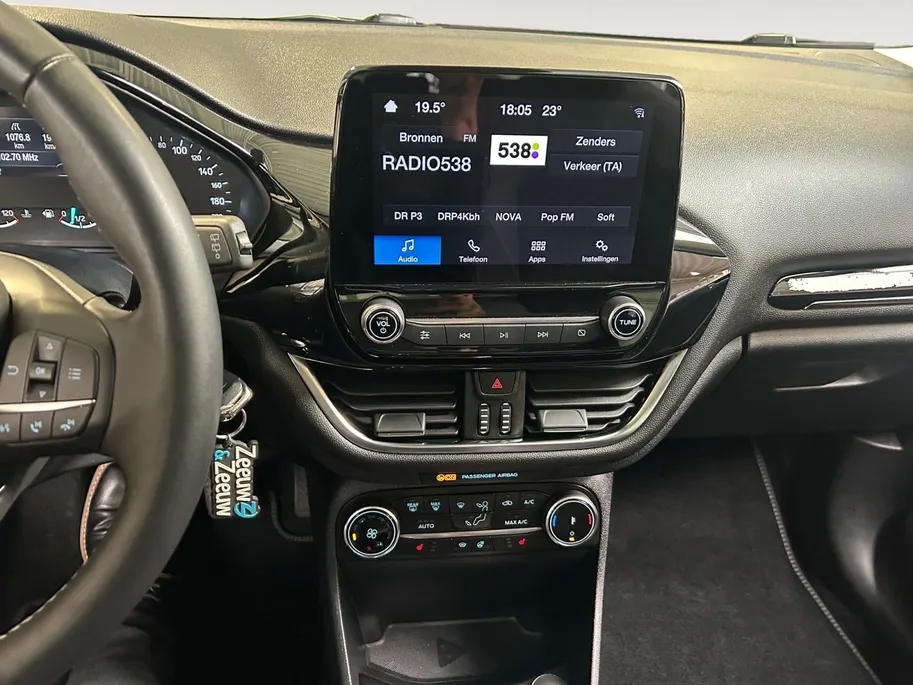 Ford Fiesta 1.0 EcoBoost Hybrid Titanium | Apple Carplay / Android Auto | Stoel + Stuurverwarming | Cruise Control | Parkeersensoren Achter | Lichtsensor | Climate Control | Verwarmbare Voorruit