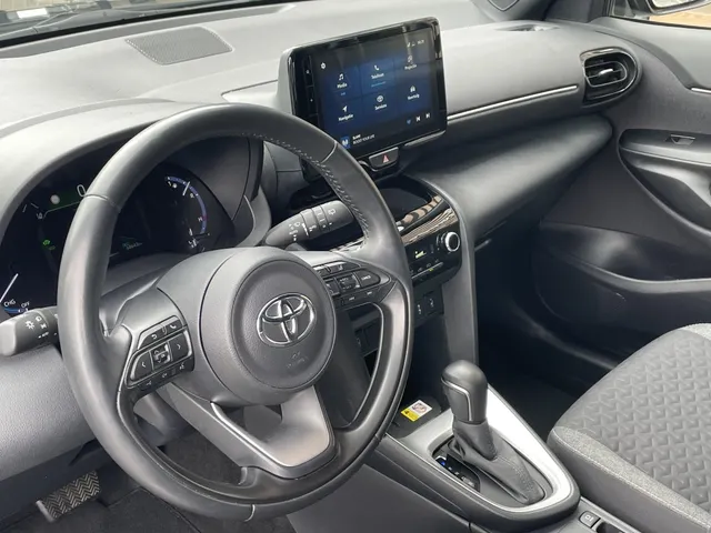 Toyota Yaris Cross 1.5 Hybrid Dynamic | Parkeersensoren V+A | Stuur en Stoelverwarm
