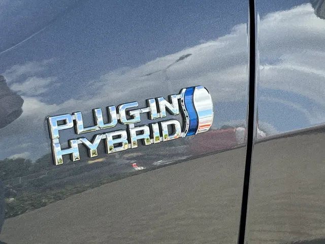 Toyota RAV4 2.5 Plug-in Style Bi-Tone | 360 Camera | Trekhaak 1500KG trekgewicht