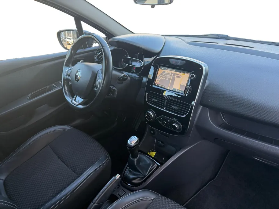 Renault Clio 0.9 TCe Intens | Bluetooth | Cruise & Climate Control | Parkeersensoren | Navigatie | LMV | Onderhoudshistorie | 12 Maanden BOVAG Garantie