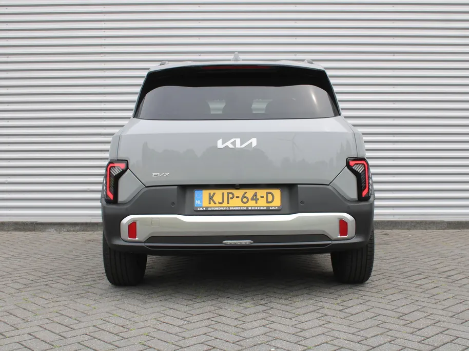 Kia EV2 Plus 42.2 kWh | Dodehoek detectie | Clima | 18'' LM Velgen | Stuur-/stoelverwarming | All seasons | Camera | Keyless | Telefoonlader | Navi |