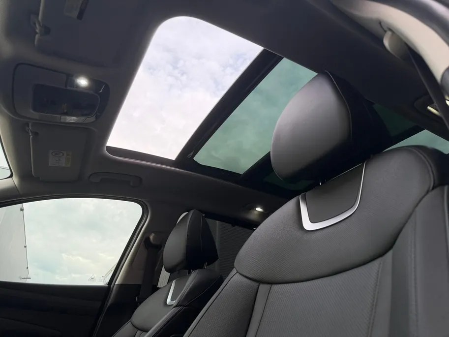 Hyundai Tucson 1.6 T-GDI PHEV Premium Sky 252PK | 66km WLTP elektrisch | Navigatie | Apple Carplay & Android Auto | Stoelventilatie & verwarming | Schuif- kanteldak | 360 camera |