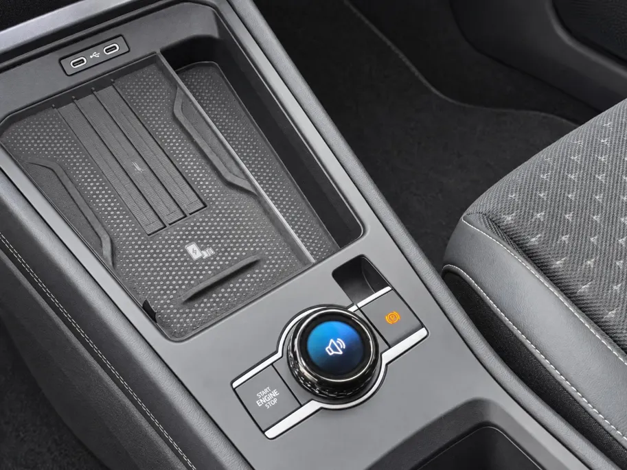 Volkswagen T-Roc 1.5 eTSI 150pk DSG R-Line First Edition · Camera · Apple/Android Car Play · Elek. Achterklep · Matrix LED · Stoel-& Stuurverwarming · 18'' Inch ·
