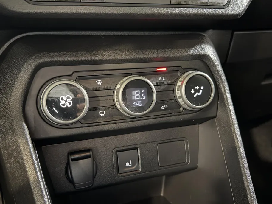 Dacia Jogger 140PK Hybrid Extreme 7p. Automaat | 7 Zitplaatsen | Camera | Parkeersensoren | Apple CarPlay/Android Auto | Digital Cockpit | Cruise Control | Lichtmetalen Velgen | Licht & Regen Sensor | Full LED |