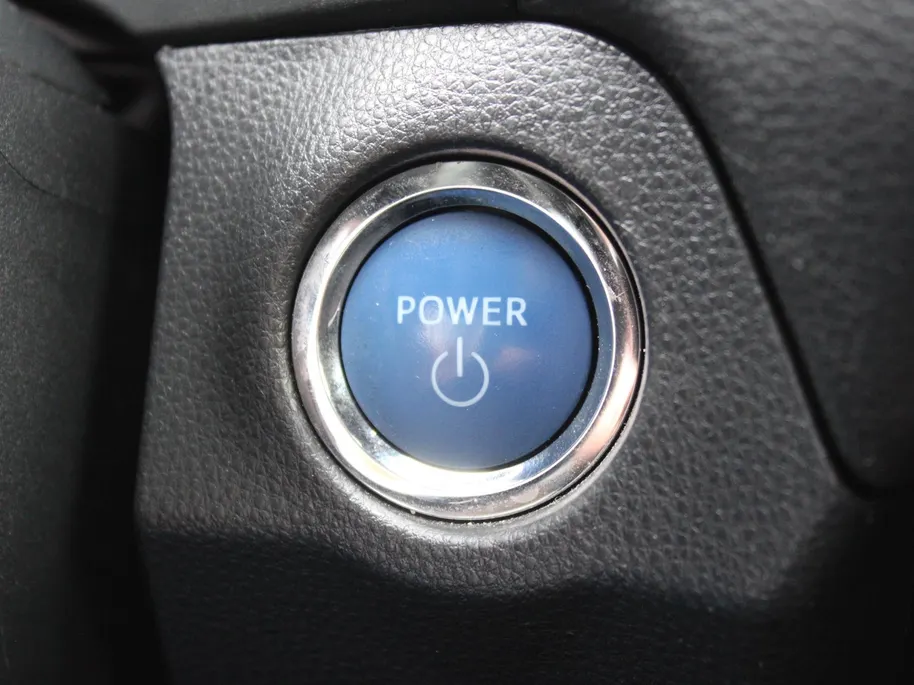 Toyota RAV4 2.5 Hybrid AWD Dynamic | 18' LM | Trekhaak | Camera binnenspiegel | 360 Camera | Cruise adapt. | Dodehoek detectie | Elek. achterklep | LM winterset |