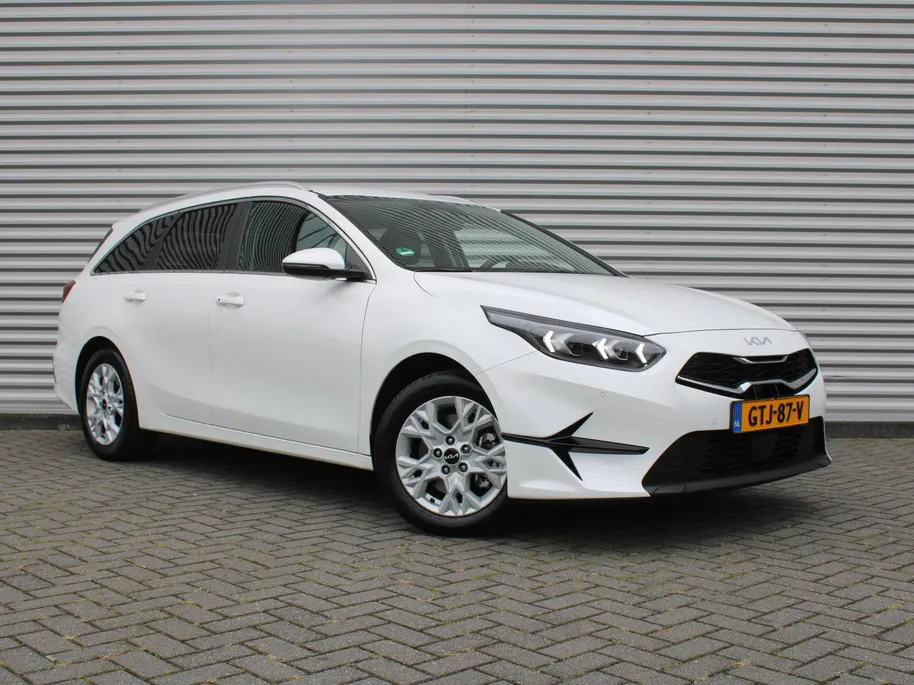 Kia Ceed Sportswagon 1.5 T-GDi DynamicPlusLine | Stoel- & stuurverwarming | Camera | Clima | Cruise adapt. | LED | Navi | Elek. achterklep | 16' LM |