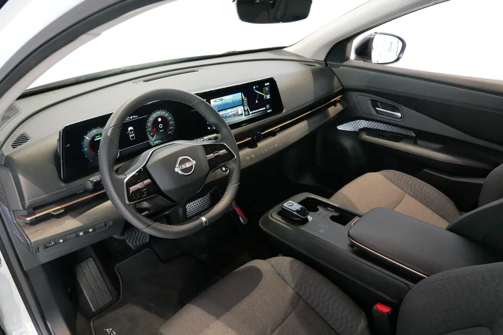 Nissan ARIYA Limited Edition 66 kWh *afneembare trekhaak*Achteruitrijcamera*Navigatie*Apple carplay& Androidauto*Parkeersensorenvoor en achter*Adaptive cruisecontrole*I-key*