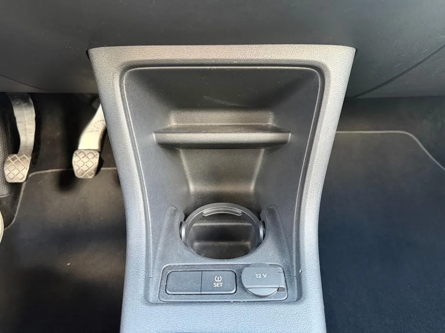 Volkswagen up! 1.0 | Camera | Parkeersensoren | Climate Control | Cruise Control | DAB | Stuurbediening | Bluetooth | Goed Onderhouden