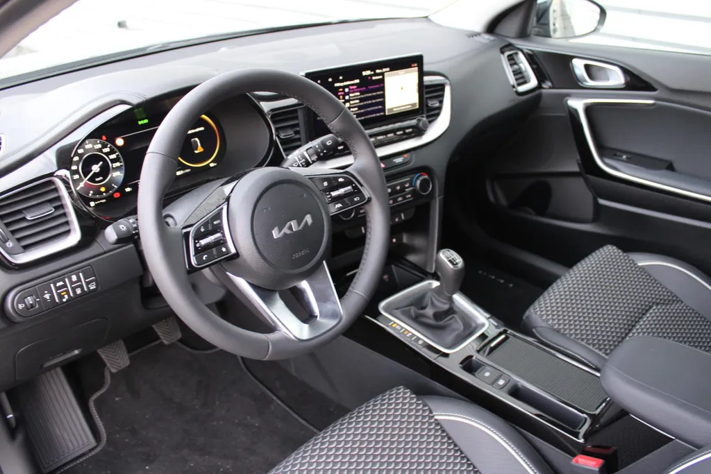 Kia XCeed 1.0 T-GDi DynamicPlusLine | Stuur-/stoelverwarming | Camera | Dodehoek detectie | Elektr. achterklep | 18' LM | Clima | Navi |
