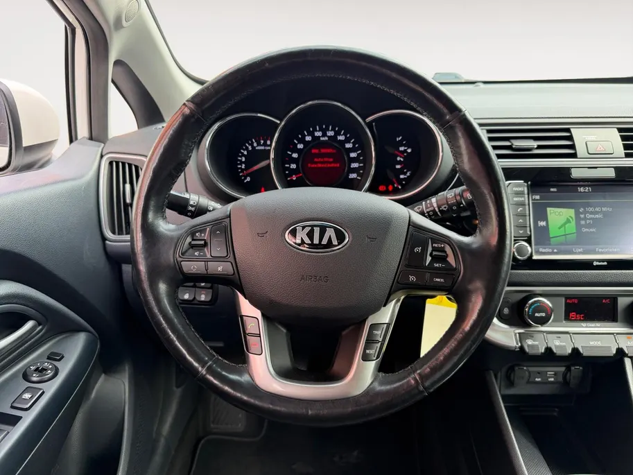 Kia Rio 1.2 CVVT ExecutiveLine Navigatie| Stoel verwarming| Camera| Lichtmetalen velgen| donker getint glas| Climate Control