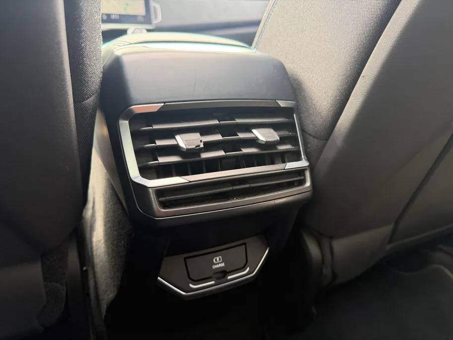 Lynk & Co 01 1.5 | Automaat | Panorama Dak | 360* Camera | Stoelverwarming | Apple Carplay/Android Auto | DAB | Climate Control | Cruise Control | Navigatie