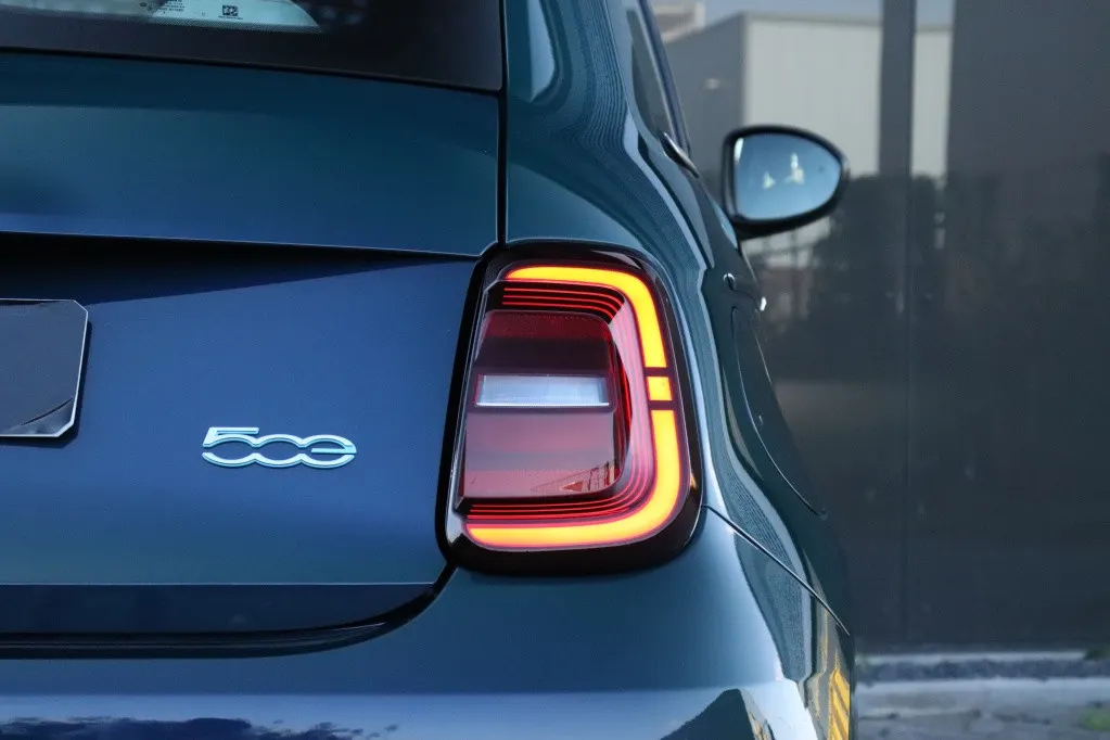 Fiat 500e La Prima by Bocelli 42 kWh | JBL | Winter | Camera | 17′