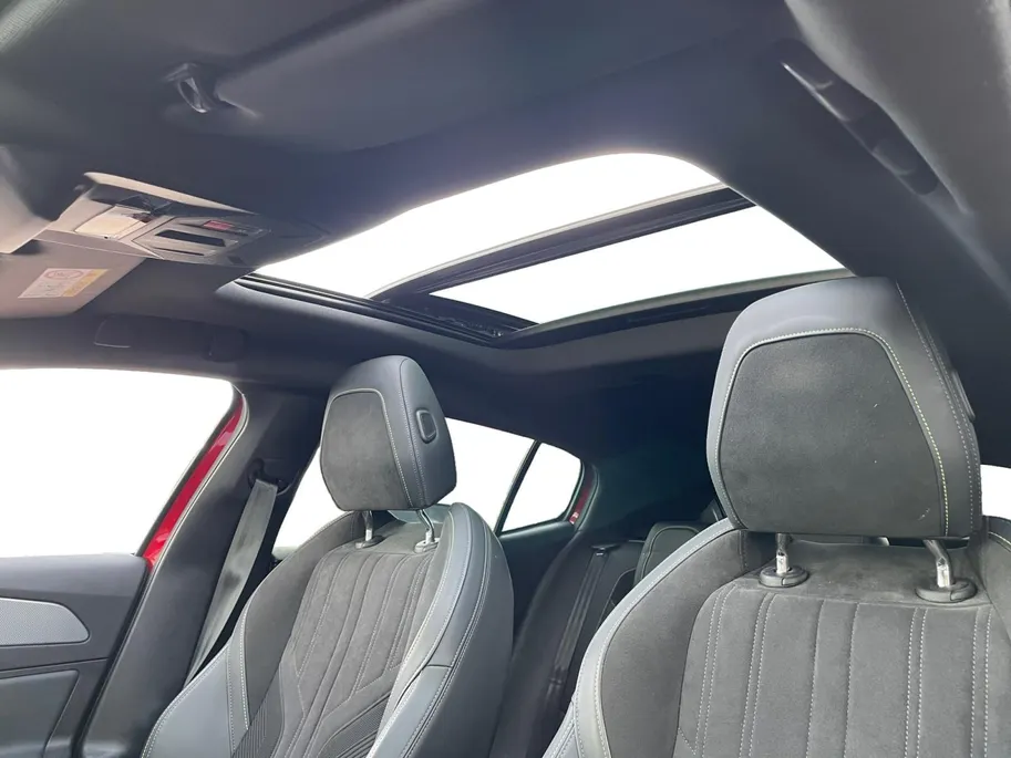 Peugeot 408 1.6 HYbrid GT 225 EAT8 First Edition *Navi*360Camera*Schuif/kanteldak*Trekhaak*Focal Audio*Adapt. Cruise Control* Memory stoel*Elekt. achterklep*Zeer nette auto!