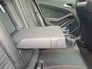 Mercedes-Benz GLA 180 Business Solution AMG AUTOMAAT | Trekhaak | Cruise | Panorama Schuif/kantel Dak | Navigatie | Camera | AMG-styling