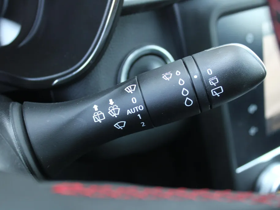 Renault Kadjar 1.3 TCe Black Edition | Trekhaak | Camera | Stoel-/voorruitverwarming | 19' LM | Navi | Clima | Bose Audio | Keyless | Dodehoek detectie | LED | BTW Auto |