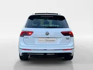 Volkswagen Tiguan 2.0 TSi DSG-aut. 4Motion Highline R-Line NL Auto | 11-2017 | Pano dak | Trekhaak | 20' | Stoelverwarming | Etc.
