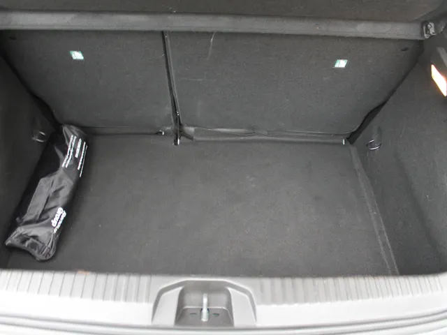 Renault Clio 1.0 TCe 90 PK GPF Techno | Groot scherm | extra garantie t/m 08-28-60K | ECC | LM Velgen | Navigatie | Camera achter | Knappe Clio |