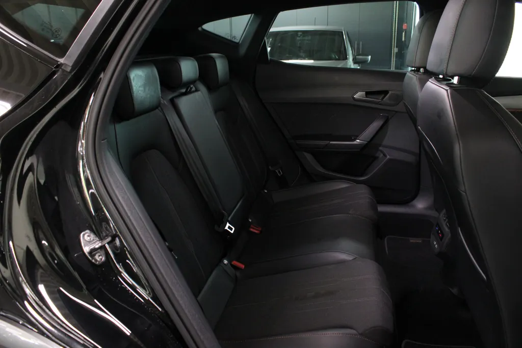 CUPRA Formentor 1.4 e-Hybrid Business / Stoel + Stuur verw. / 19'' LMV / Keyless / Camera /