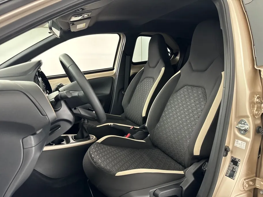 Toyota Aygo X 1.0 Pulse | 17'' L.M. Velgen | Adaptieve Cruise Control | App Connect