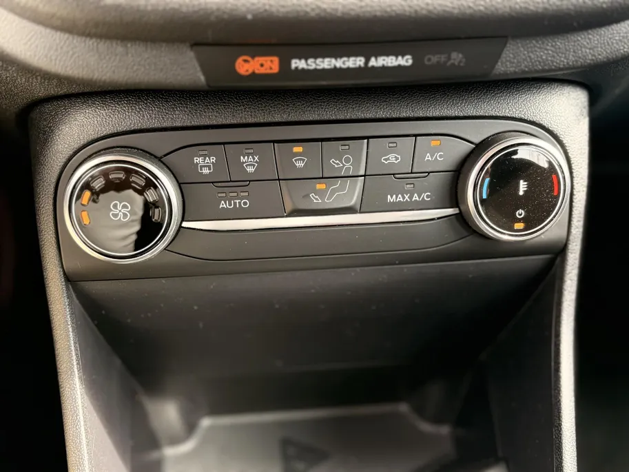 Ford Fiesta 1.0 EcoBoost Hybrid Titanium PARKEERSENSOREN ACHTER I ALL SEASON BANDEN I APPLE CARPLAY / ANDROID AUTO I