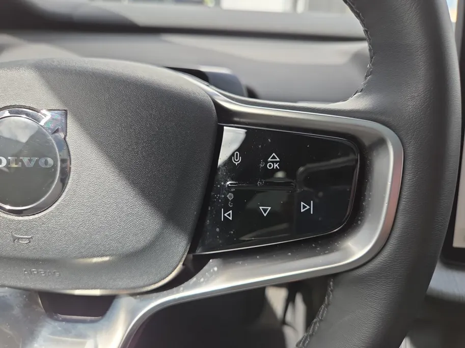Volvo EX30 Single Motor Extended Range Ultra 69 kWh | Zeer compleet | Panoramadak | Harman Kardon Audio | 360 graden camera | Stoel & stuurverwarming | Bovag garantie | NAP