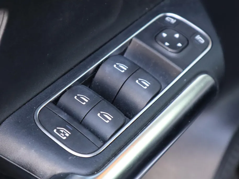 Mercedes-Benz GLA 250 e AMG Line l Stoelverwarming l Achteruitrij camera l Ambiente lichtpakket