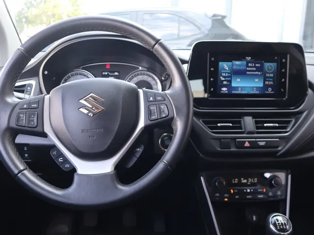 Suzuki S-Cross 1.4 BoosterJet Hybrid Select | Carplay | Trekhaak | All Seasons VERKOCHT