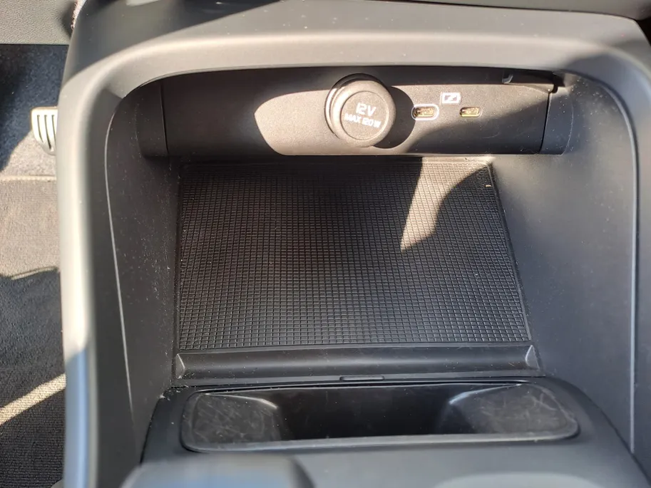 Volvo XC40 2.0 B3 Essential AUTOMAAT | Stuurverwarming | Stoelverwarming | Adaptieve Cruise | Apple Carplay/Android Auto