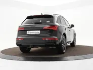 Audi Q5 50 TFSIe 299pk S-tronic S edition · Camera · Wegklapbare Trekhaak · Apple/Android Car Play · Navigatie · 20'' Inch ·