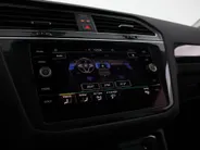 Volkswagen Tiguan 1.4 TSI 245pk DSG eHybrid Elegance · Inklap. Trekhaak · Dodehoeksensor · Matrix LED · Stuur- & Stoelverwarming · Parkeer Assistent · ACC ·