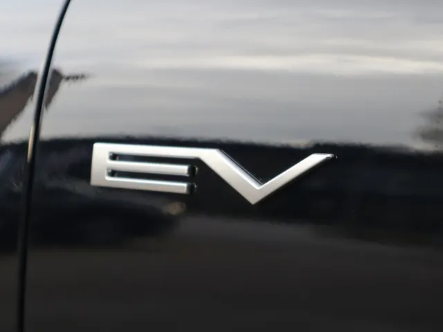Mitsubishi Eclipse Cross Intense+ 87 kWh | Stuur/Stoel Verwarming | 360* Camera